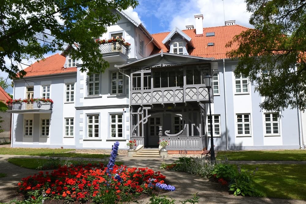 Elegant facade of Hugo Scheu Manor in Šilutė