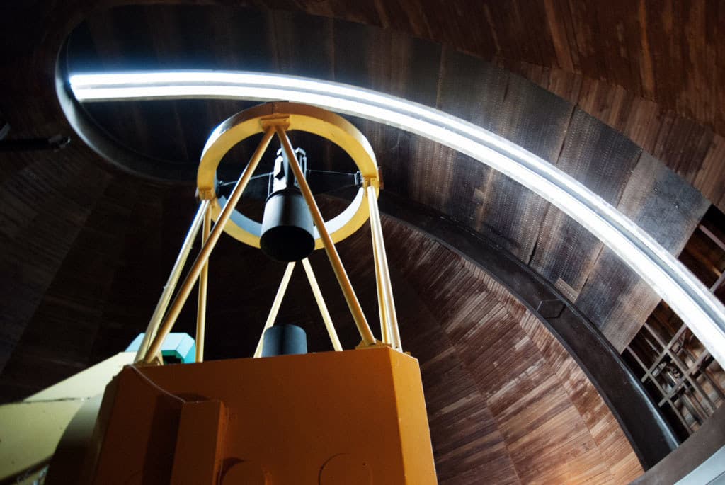 Telescope dome of Sirvėtos Observatory under a star-filled sky